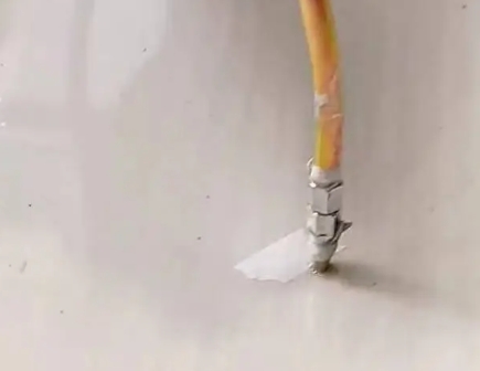 文昌瓷砖空鼓维修公司专业解答在瓷砖铺贴过程中，如果使用的砂料过粗（如全部使用了粗砂），可能会导致以下问题