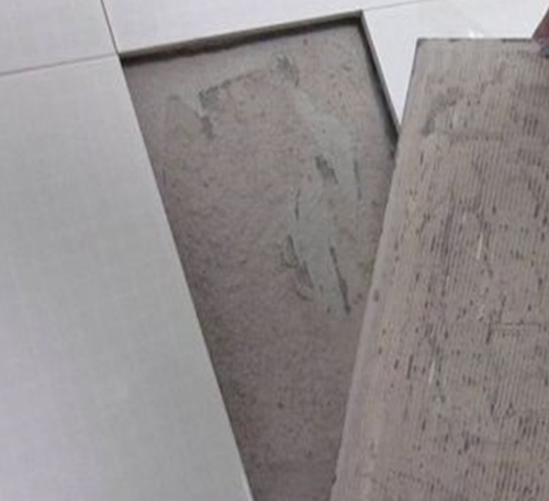 文昌瓷砖空鼓维修公司分享瓷砖铺贴时如果打浆（即涂抹在瓷砖背面和基层上的砂浆或瓷砖胶）过少，会带来以下问题